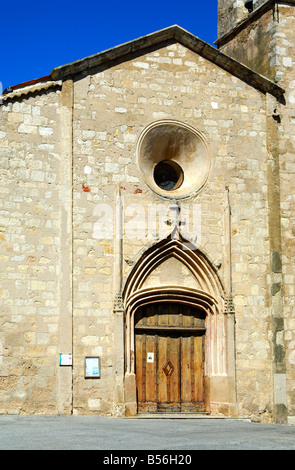 Finestra rotonda e portale di ingresso di St Michel chiesa, Puimoisson, Provenza, Francia Foto Stock