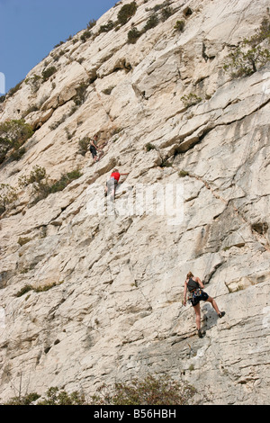 Gli alpinisti al di Calanque Morgiou vicino a Marseille Provence Francia Foto Stock