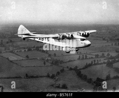 La Armstrong Whitworth A.W.15 Atalanta è stato chiamato Amalthea. Agosto 1932. Nei giorni in cui gli aeromobili e gli aerei di linea in particolare erano ancora considerate come navi dell'aria erano quasi tutti i nomi. Solo otto sono stati costruiti, in grado di trasportare diciassette passeggeri e tre equipaggi, per Imperial Airways per uso su Nairobi Ð Cape Town e di Karachi Ð Singapore sezioni del loro tratte in Sud Africa e in Australia. Questo è stato il secondo ad essere costruito ed è stato catturato in Agosto durante un inizio di prova di volo prima della consegna. Amalthea è stata persa in un incidente a Kisumu in Kenya il 27 Luglio 1938 Foto Stock