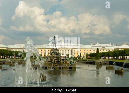 Palazzo di Peterhof Foto Stock