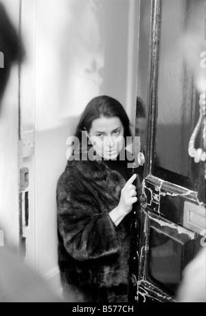 La Principessa Elisabetta di Jugoslavia. In corrispondenza della porta di casa in Kings Road Chelsea. Febbraio 1975 75-00780-005 Foto Stock