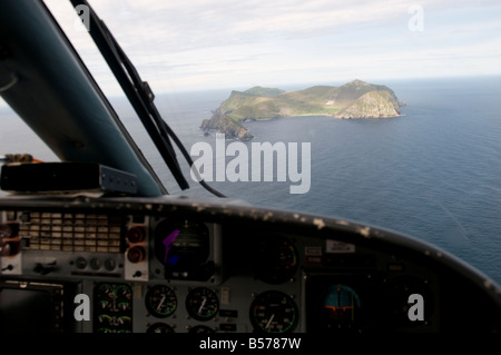 St Kilda avvicinando in elicottero Dauphin Foto Stock