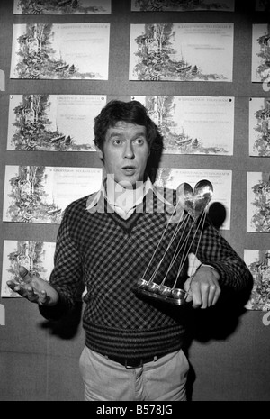 Attore: Michael Crawford - Show Biz personalità dell'anno: Michael Crawford, stella della BBC TV popolare commedia 'Some mamme fanno "Ave 'Em' è stato nominato come show business personalità dell'anno dalla varietà Club della Gran Bretagna. Gennaio 1975 75-00003-001 Foto Stock