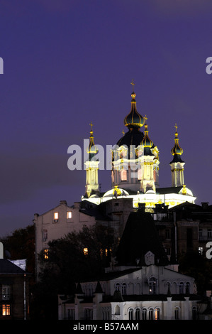 Vista del Sant Andrea Chiesa, un magnifico edificio barocco progettato da Bartolomeo Rastrelli, situato a Kiev in Ucraina. Foto Stock