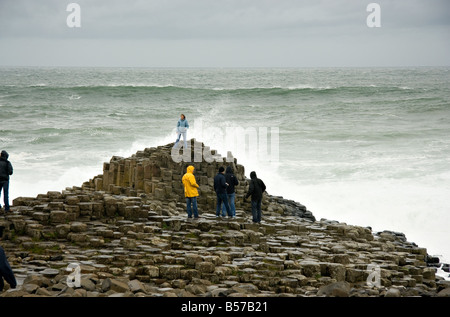 Un giorno di tempesta al Giants Causeway Irlanda del Nord Foto Stock