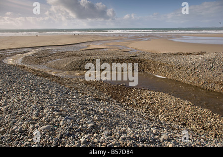 I ciottoli sulla spiaggia Newgale. Foto Stock