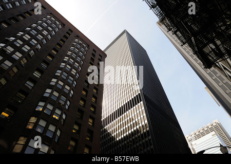 La facciata est della Monadnock Building (sinistra) e Kluczynski Edificio Federale (centrale). Deaborn St. con W. Jackson Blvd. Chicago. Foto Stock