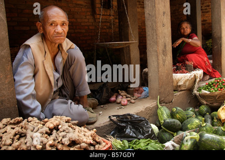 Il marito e la moglie vendere verdure Kathmandu in Nepal Foto Stock