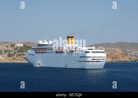 Piccole barche passegers di scarico dalla nave da crociera Foto Stock