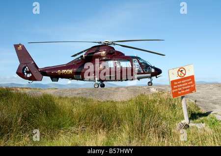 Elisuperficie con Dauphin azionato da PDG su Rona vicino a Skye Scozia Scotland Foto Stock