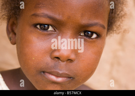 Giovane ragazza Fulani a Ouagadougou, Burkina Faso Foto Stock