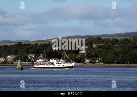 MV Balmoral crociera sul fiume fino nel Firth of Clyde Foto Stock