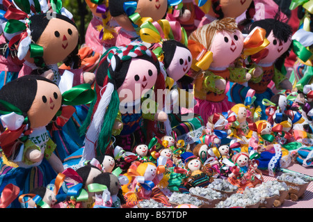 Bambole colorate per la vendita in Guanajuato, stato di Guanajuato, Messico, America del Nord Foto Stock