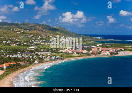 Vista in elevazione su Frigate Bay e Spiaggia di fregate a Nord, St Kitts, Isole Sottovento, West Indies, dei Caraibi e America centrale Foto Stock