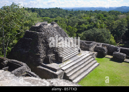 Plaza B tempio, rovine Maya, Caracol, Belize, America Centrale Foto Stock