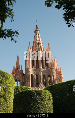 La Parroquia, chiesa degna di nota per la sua fantastica esterno neogotico, San Miguel De Allende (San Miguel), stato di Guanajuato, Messico Foto Stock