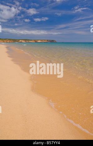 Sabbia dorata sulla spiaggia di Martinhal, Sagres Algarve, Europa Foto Stock