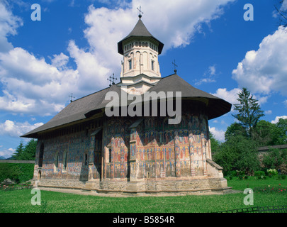 Monastero Moldovita dal sudest, muri esterni dipinti di Toma di Suceava, a nord-ovest della Moldavia Romania Foto Stock