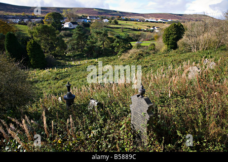 Lapidi nel cimitero sovradimensionate Blaenavon Wales UK Foto Stock