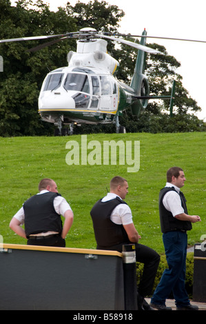 Air Ambulance delfino di GNAAS azionato da PDG elicotteri sull'elipad a James Cook ospedale teeside Foto Stock