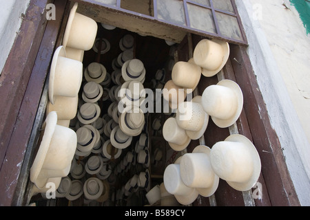 Negozio di Alberto Pulla, il Famoso cappellaio su Calle Larga, Cuenca, Azuay Provincia, Ecuador Foto Stock