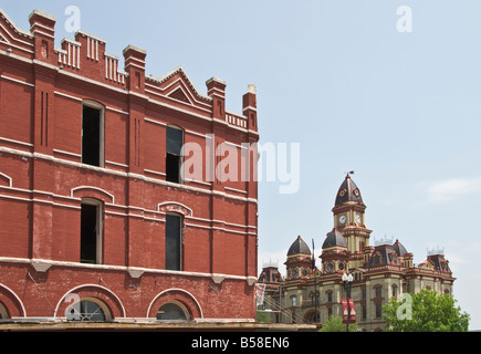 Texas Lockhart downtown vecchio edificio e Caldwell County Courthouse completato 1894 Foto Stock