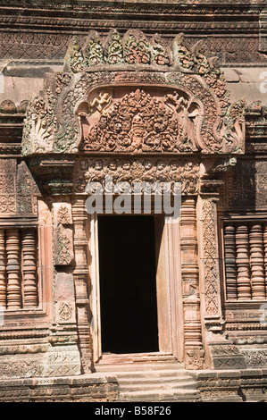 Il Banteay Srei tempio indù, nei pressi di Angkor, Sito Patrimonio Mondiale dell'UNESCO, Siem Reap, Cambogia, Indocina, sud-est asiatico Foto Stock