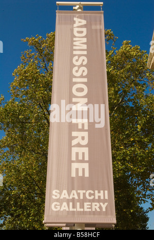 La galleria d'arte Saatchi la sede centrale del Duca di York Chelsea Londra UK 2008 . Ingresso gratuito al cartello 2008 HOMER SYKES Foto Stock