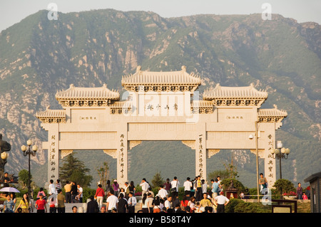 Cancello di ingresso al Tempio Shaolin, il luogo di nascita del Kung Fu arte marziale, Shaolin, nella provincia di Henan, Cina Foto Stock