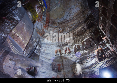 Seduto statua di Sakyamuni, il Buddha più grande di le grotte di Yungang tagliata durante il Northern Wei Dynasty, Cina Foto Stock