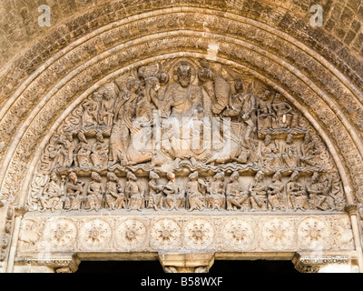 Sculture in rilievo sull'ingresso a l'Abbaye Saint Pierre de Moissac, a Moissac, Tarn et Garonne, Francia, Europa Foto Stock