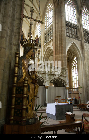 Altare della collegiata la chiesa di San Pietro, Grote Markt (piazza del mercato), Leuven, Belgio. (42) Foto Stock