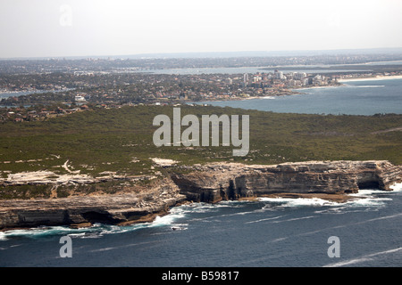 Vista aerea a nord-ovest di rocce di arenaria Bundeena Bate Baia Mare di Tasman Sydney NSW Australia elevato livello obliqua Foto Stock