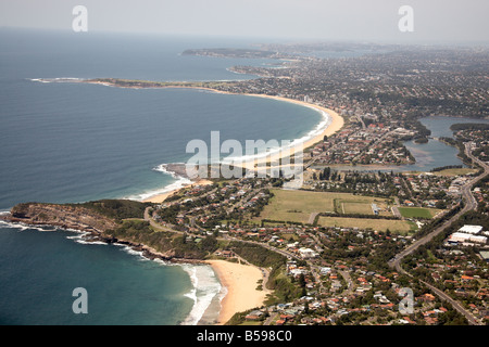 Vista aerea ovest di Narrabeen Spiaggia Lago Turrimetta Warriewood Spiaggia Parco Pittwater case suburbane Sydney NSW Australia Foto Stock