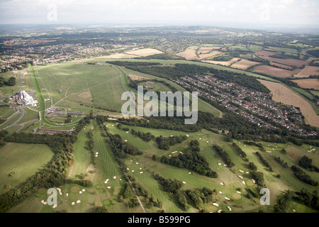 Vista aerea del sud est di Epsom Downs Race Course Langley Vale Road R A C Country Club Golf Greater London KT18 Inghilterra Foto Stock