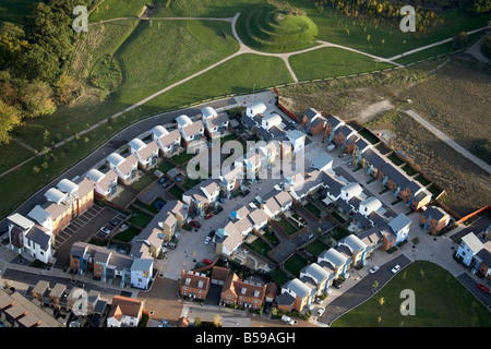 Vista aerea del sud est della moderna suburban housing development giardino comunale harlow essex CM17 Inghilterra REGNO UNITO Foto Stock