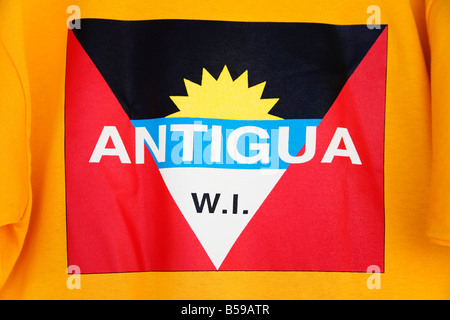 Antigua e Barbuda bandiera nazionale su un teeshirt, St. Johns, isola di Antigua, Isole Sottovento, Piccole Antille, dei Caraibi Foto Stock