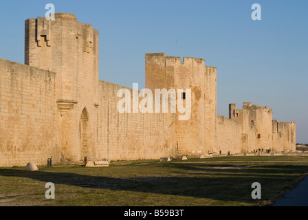 Mura risalenti al XIII secolo, Aigues-Mortes, Languedoc, Francia, Europa Foto Stock