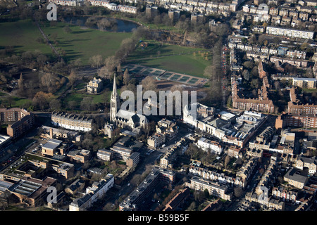 Vista aerea a nord ovest di Clissold parco lago St Mary s Chiesa Elizabeth s a piedi Stoke Newington Church Street case suburbane Lon Foto Stock