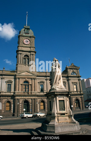 Statua della Regina Victoria e il Municipio Ballarat Victoria Australia Pacific Foto Stock