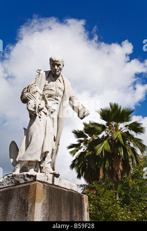 Statua di A. Schoelcher, ex Courthouse, Fort-de-France, Martinica, Antille Francesi, West Indies, dei Caraibi e America centrale Foto Stock