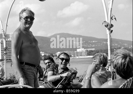 Freddie Laker sulla sua barca a motore di Maiorca. 81-03733-003 Foto Stock