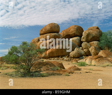 Enormi massi noto come il diavolo apos s biglie nel Territorio del Nord Australia G R Richardson Foto Stock