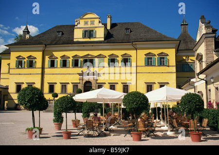 Il castello di Hellbrunn costruito tra il 1613 e il 1619 vicino a Salisburgo Austria Europa Foto Stock