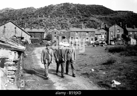 Miniere: industria: la Gran Bretagna è la più brutta macchia di bellezza: Blaenau Ffestiniog, un Welsh Slate villaggio minerario, dove la scoria giat capi di Foto Stock