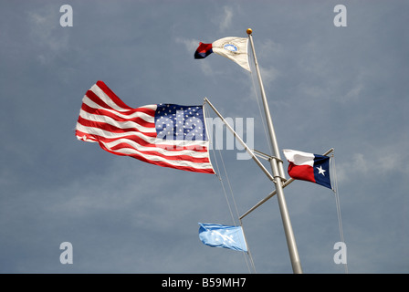 Stati Uniti d'America e dello stato del Texas di bandiere nel Corpus Christi, TX USA Foto Stock