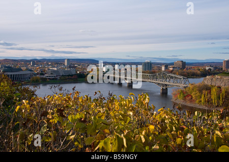 Ponte di Alexandra ad Ottawa in Canada di Ottawa di collegamento con lo scafo Quebec Foto Stock