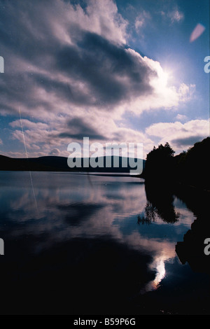 Una serie di immagini che mostrano l'acqua dalla sorgente in una cisterna a toccare Catcleugh cisterna Foto Stock