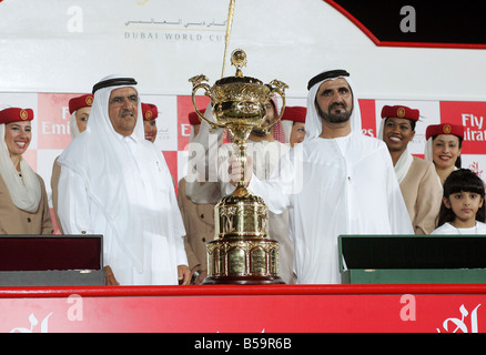 Ritratto di Sheikh Mohammed Bin Rashid Al Maktoum e Sheikh Hamdan Bin Rashid Al Maktoum, Dubai, Emirati Arabi Uniti Foto Stock