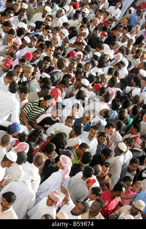 La folla in Dubai Emirati Arabi Uniti Foto Stock